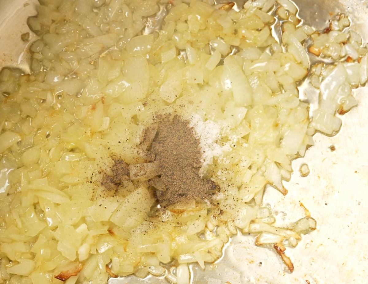 Heat-olive-oil-in-a-large-pot-over-medium-heat