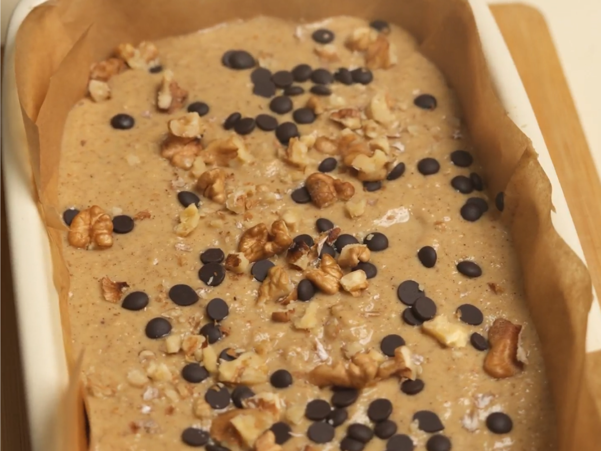 Pour-in-the-batter-and-spread-evenly