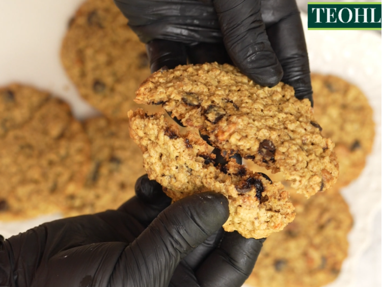 Soft-Crunchy-Oatmeal-Cookies