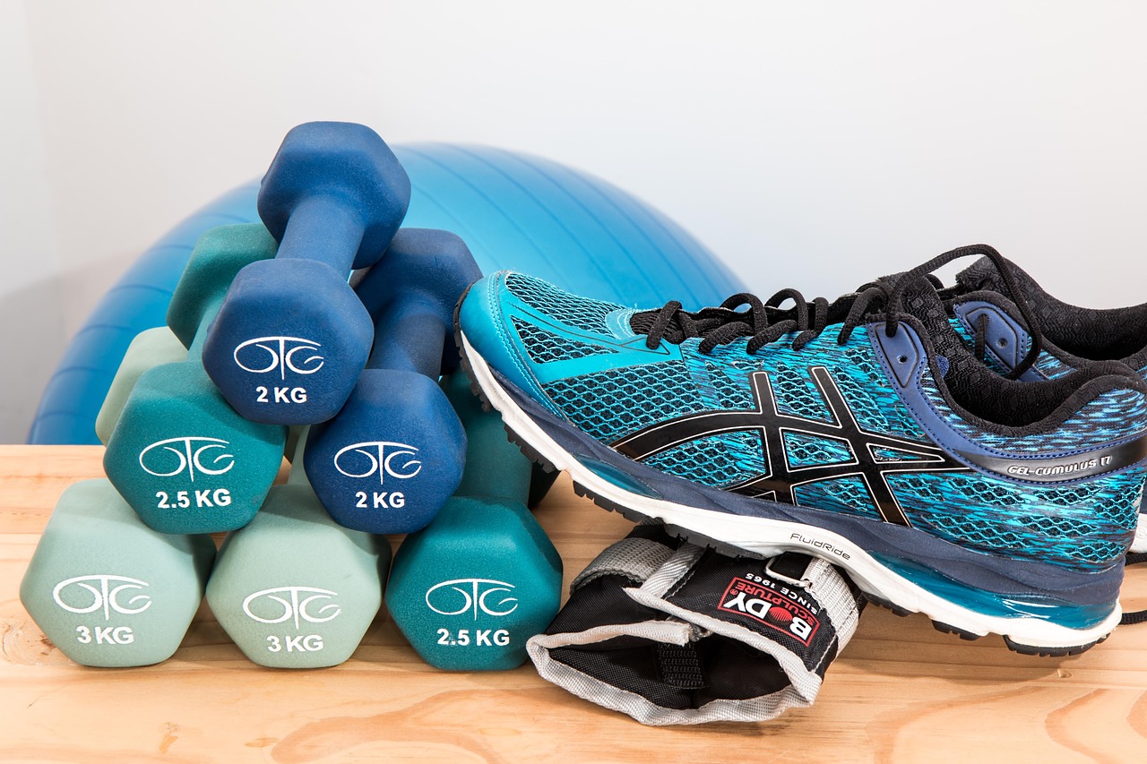 Dumbbells and running shoes on a mat representing safe exercise after heart attack for women starting cardiac rehabilitation