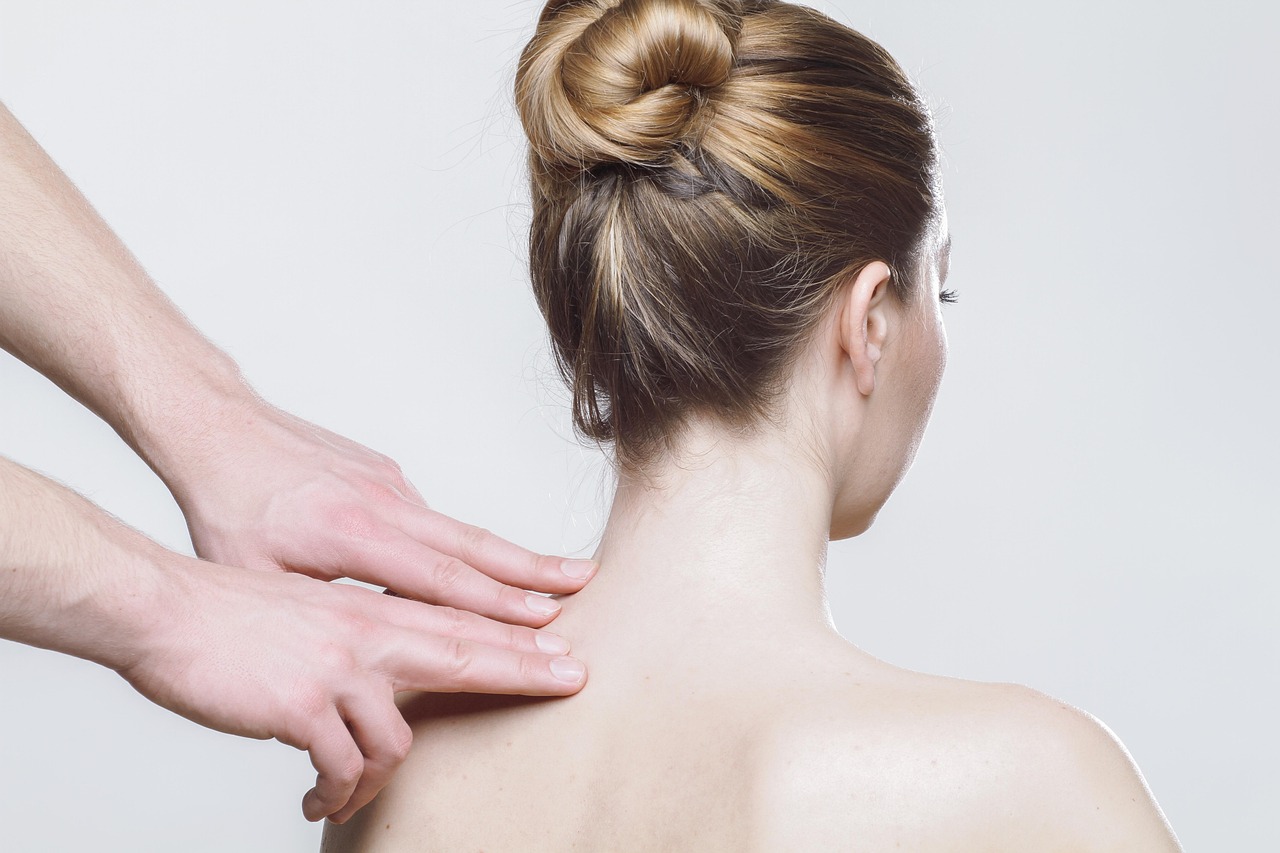Woman receiving a professional shoulder massage therapy session, representing the importance of paying attention to persistent shoulder pain that may require medical evaluation for conditions like Pancoast tumors