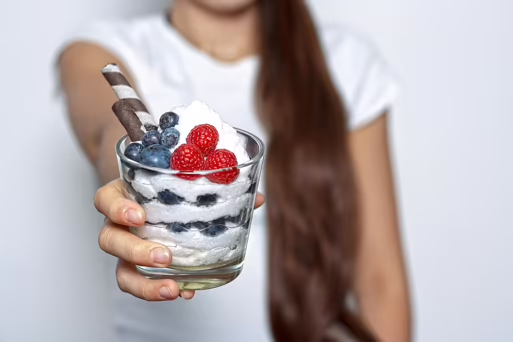 A bowl of cottage cheese with fresh raspberries and blueberries, a healthy high-protein snack inspired by Jackie Kennedy Onassis